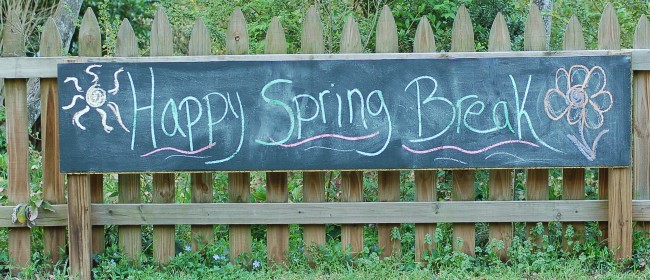 Easy to make Picket Fence Chalkboard for kids