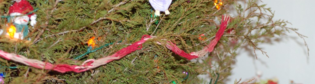 How to finger knit garland for your Christmas tree