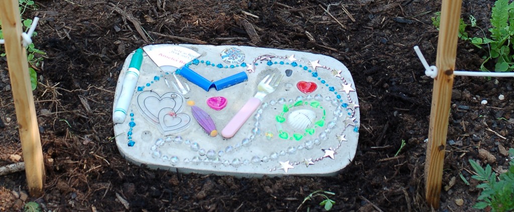 Upcycled Stepping Stone Tutorial